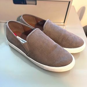 Steve madden slip on grey shoes